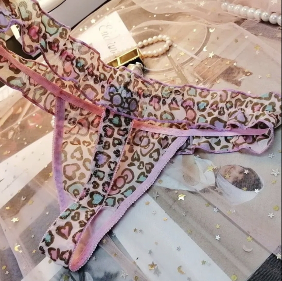 🆕 🔥  🔥Hello Kitty Silky Thongs - Picture 8 of 12